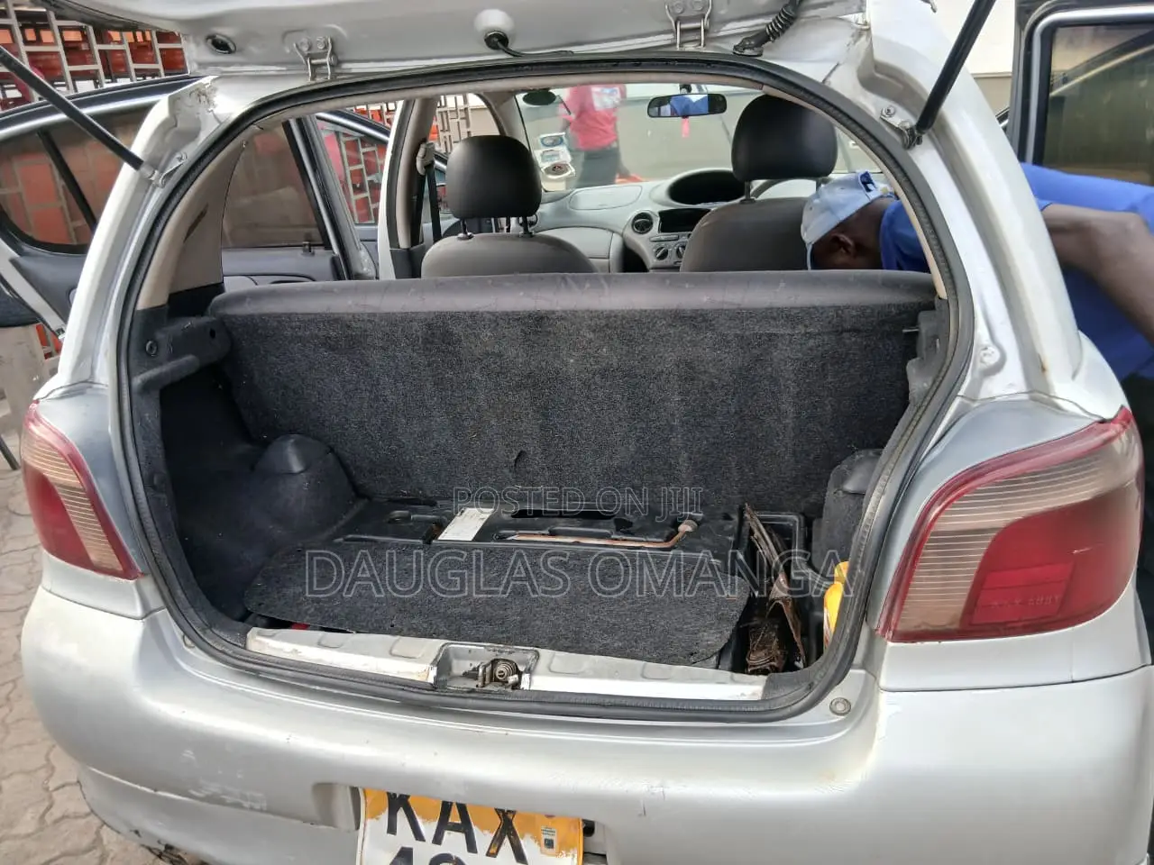 Toyota Vitz 2000 Silver