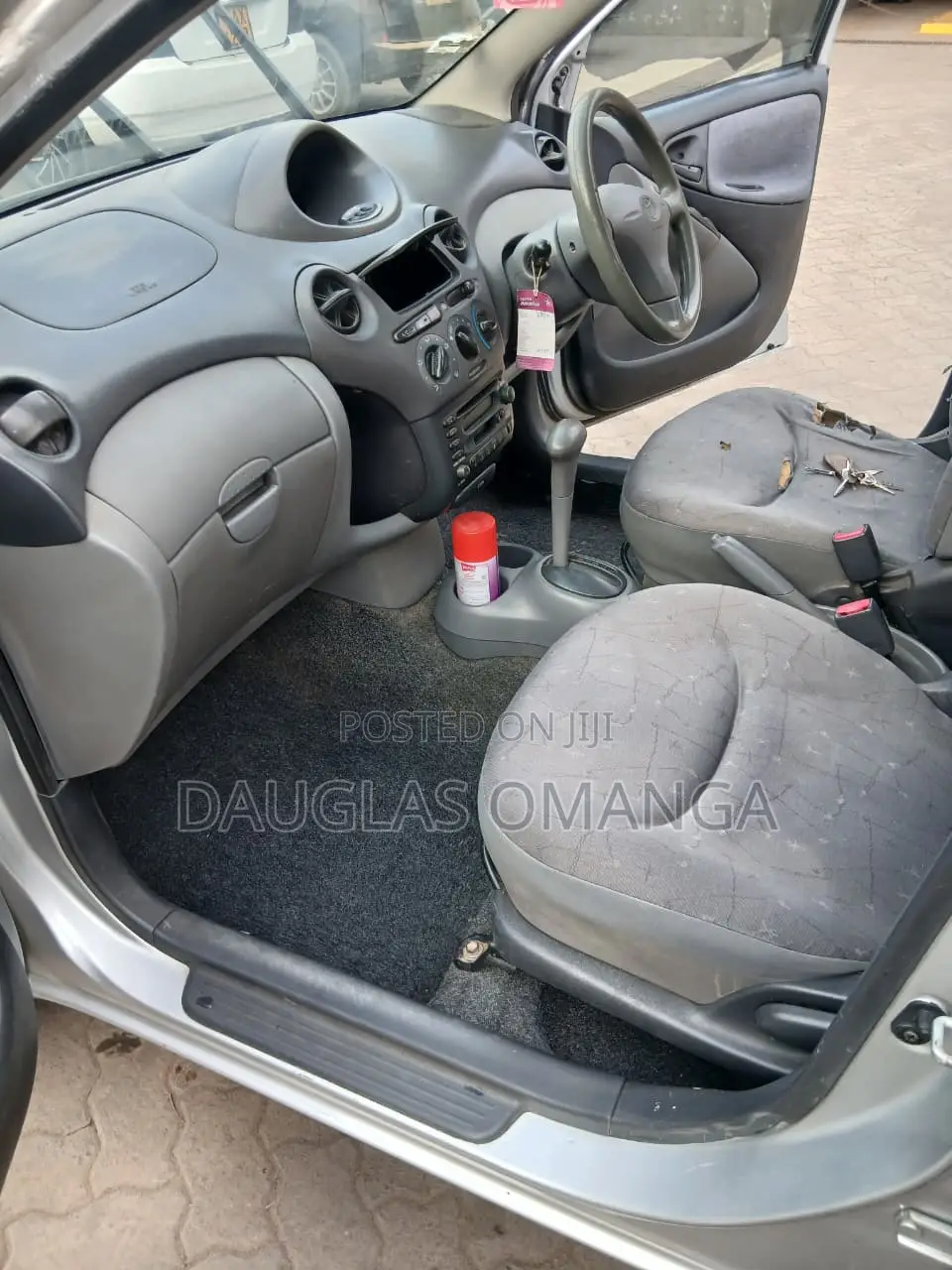 Toyota Vitz 2000 Silver