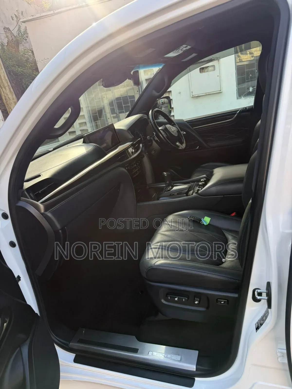 Lexus LX 2021 White