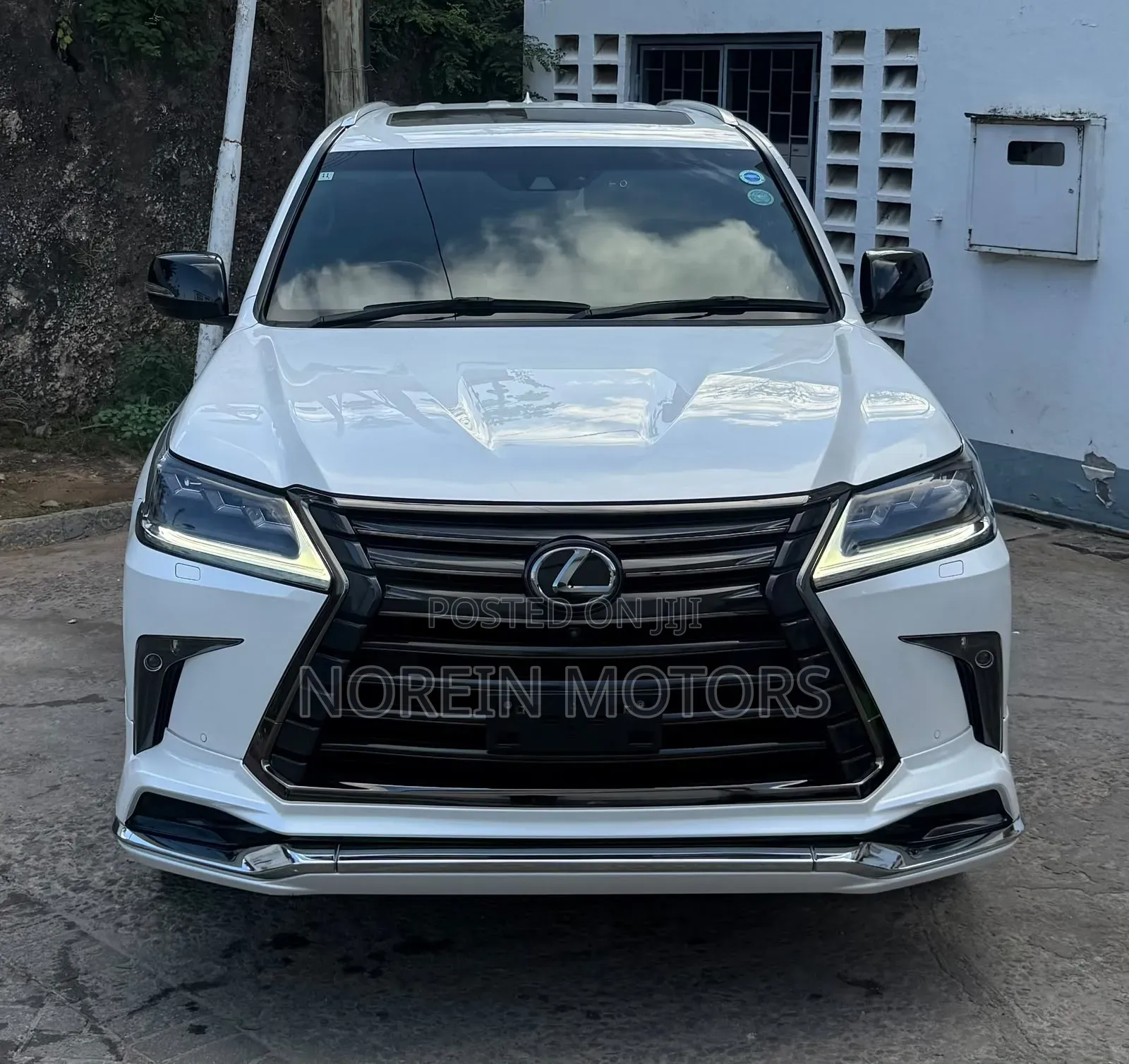 Lexus LX 2021 White
