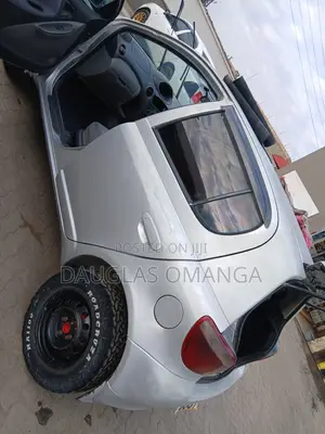 Toyota Vitz 2000 Silver