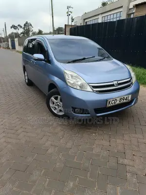 Toyota ISIS 2007 Blue