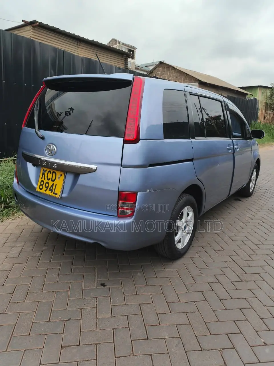Toyota ISIS 2007 Blue