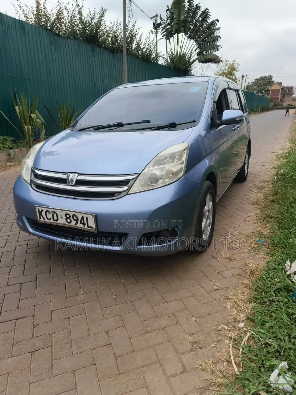 Toyota ISIS 2007 Blue
