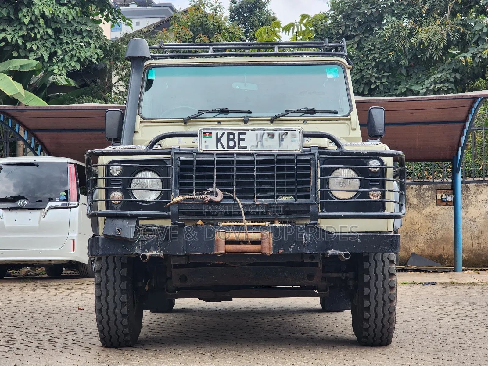 Land Rover Defender Puma 110 2.4 TD 2012 Beige