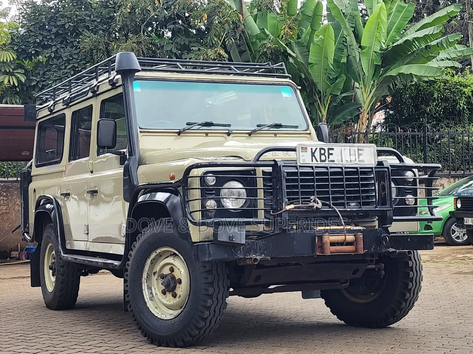 Land Rover Defender Puma 110 2.4 TD 2012 Beige