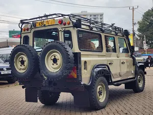 Land Rover Defender Puma 110 2.4 TD 2012 Beige