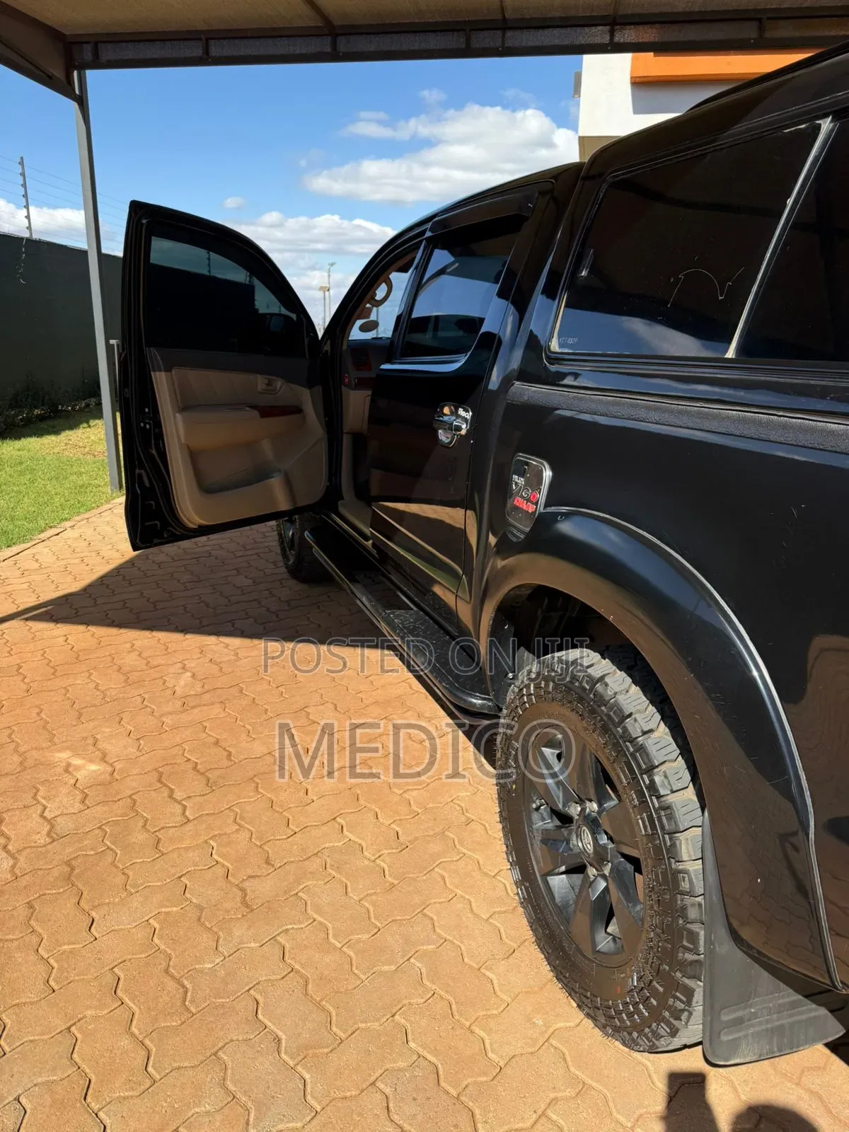 Toyota Hilux 2011 Black