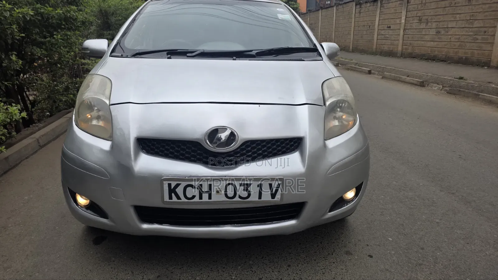 Toyota Vitz 2009 Silver