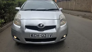 Toyota Vitz 2009 Silver