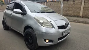 Toyota Vitz 2009 Silver