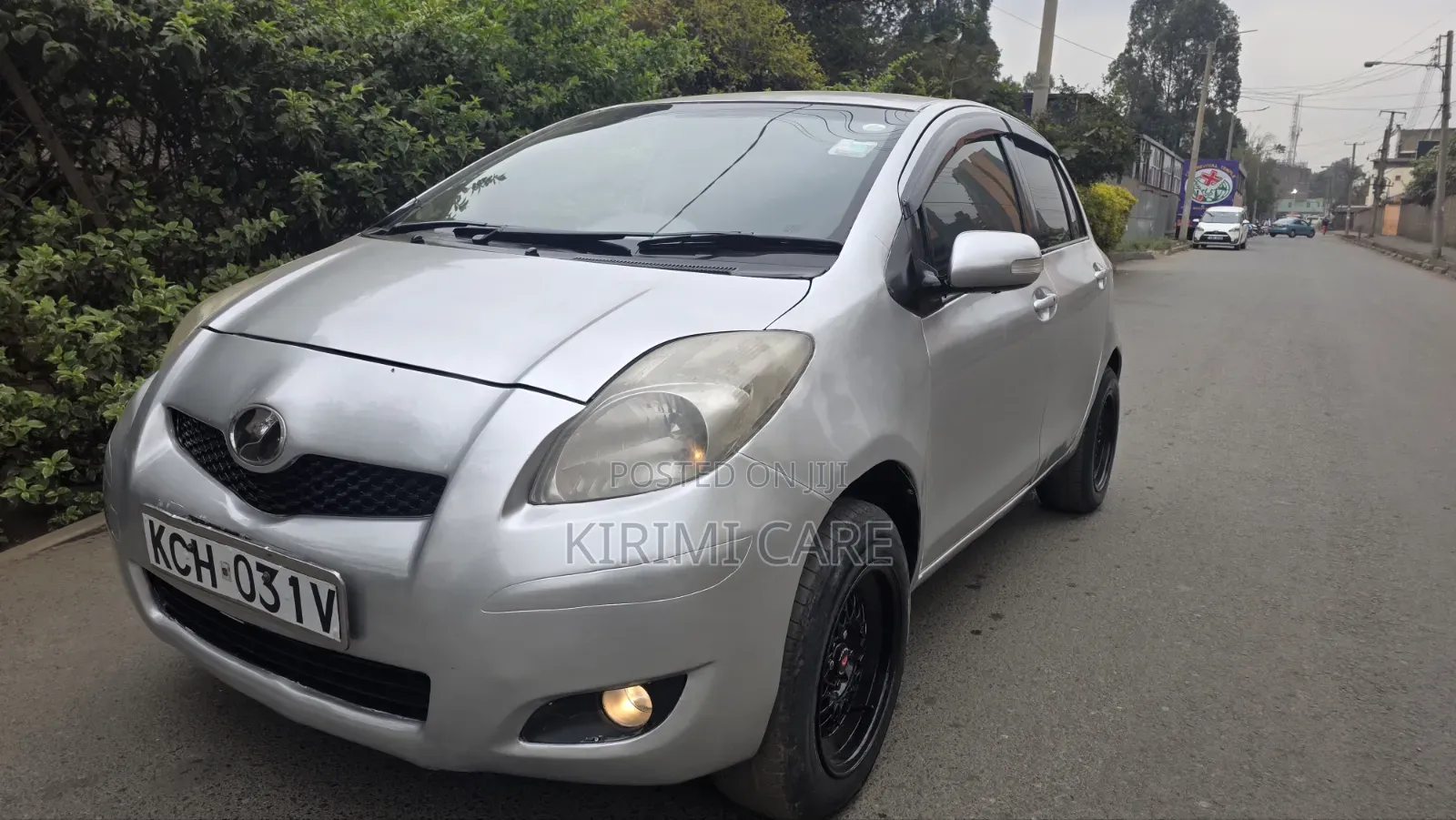Toyota Vitz 2009 Silver