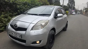 Toyota Vitz 2009 Silver