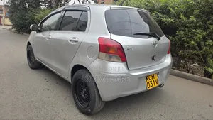 Toyota Vitz 2009 Silver