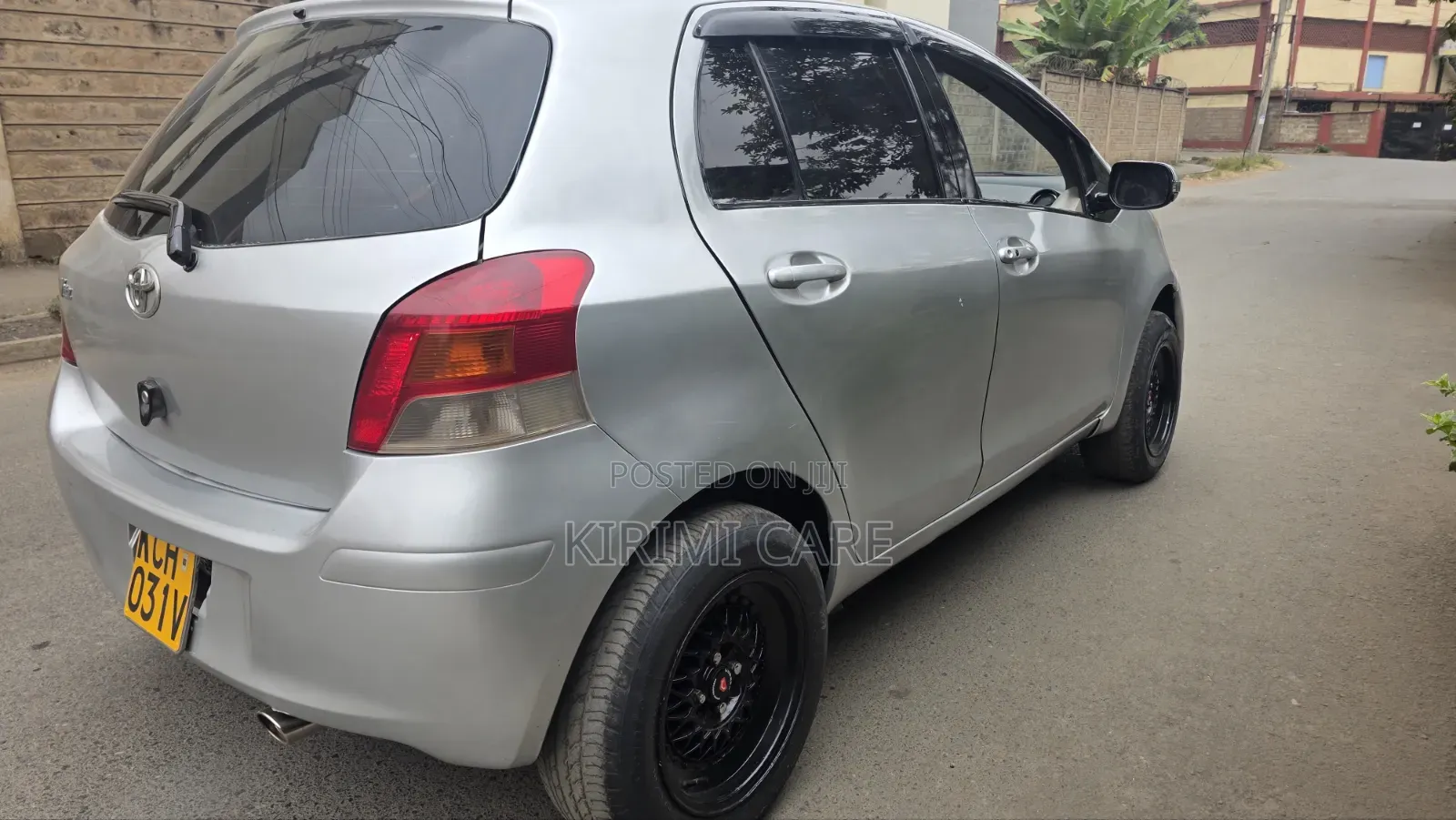 Toyota Vitz 2009 Silver