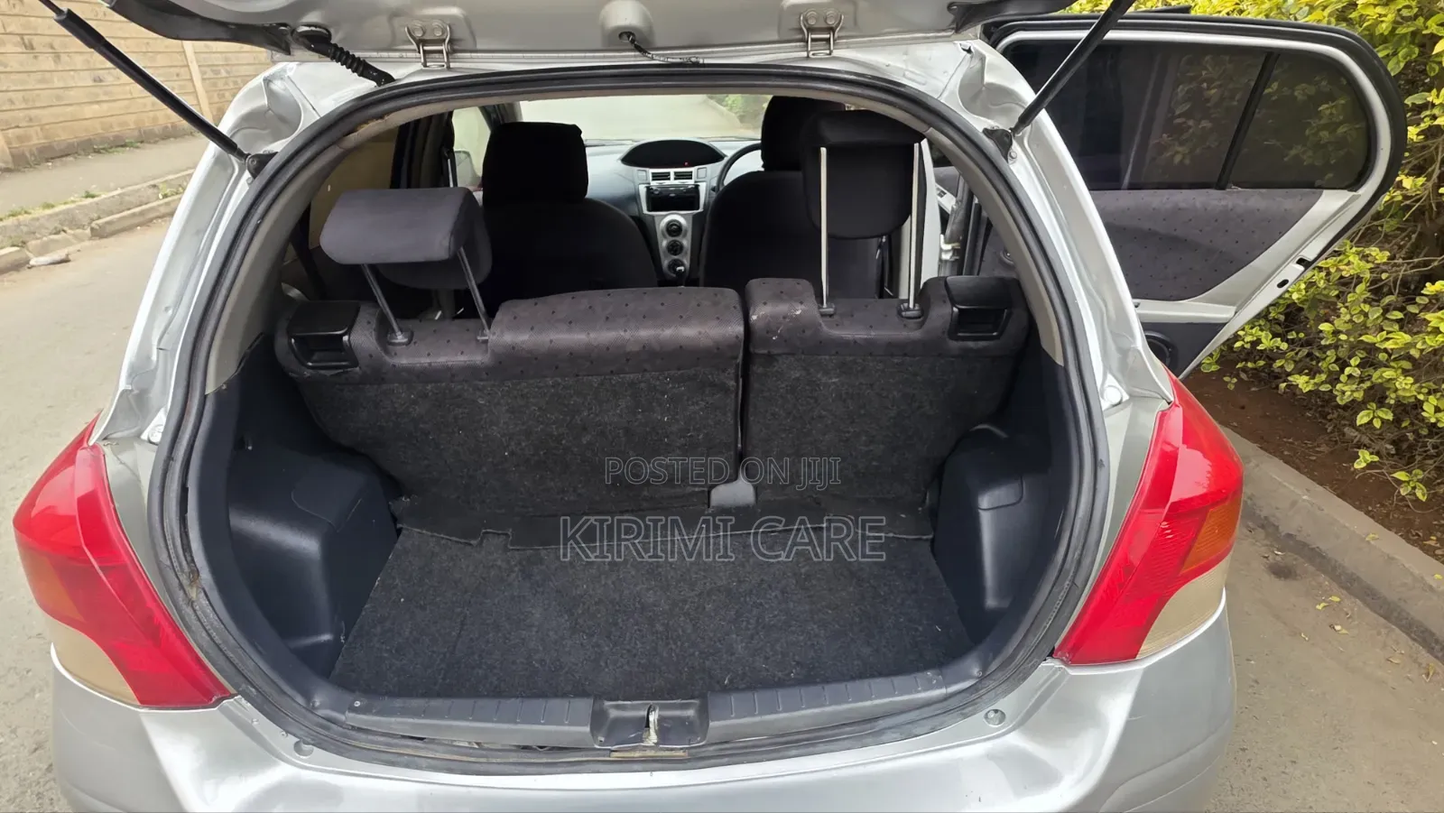 Toyota Vitz 2009 Silver