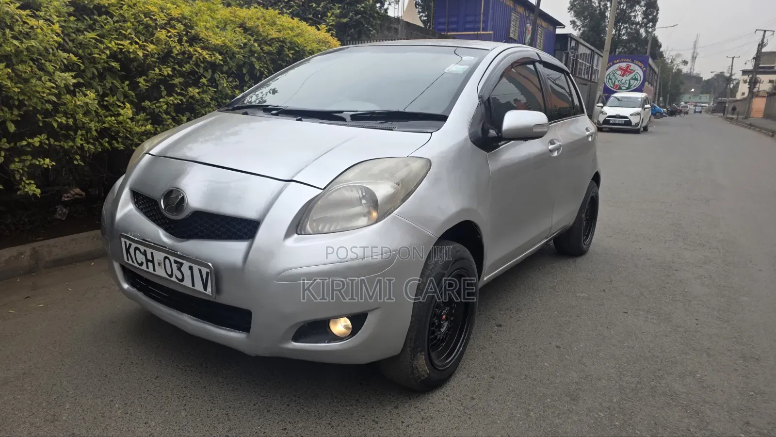 Toyota Vitz 2009 Silver