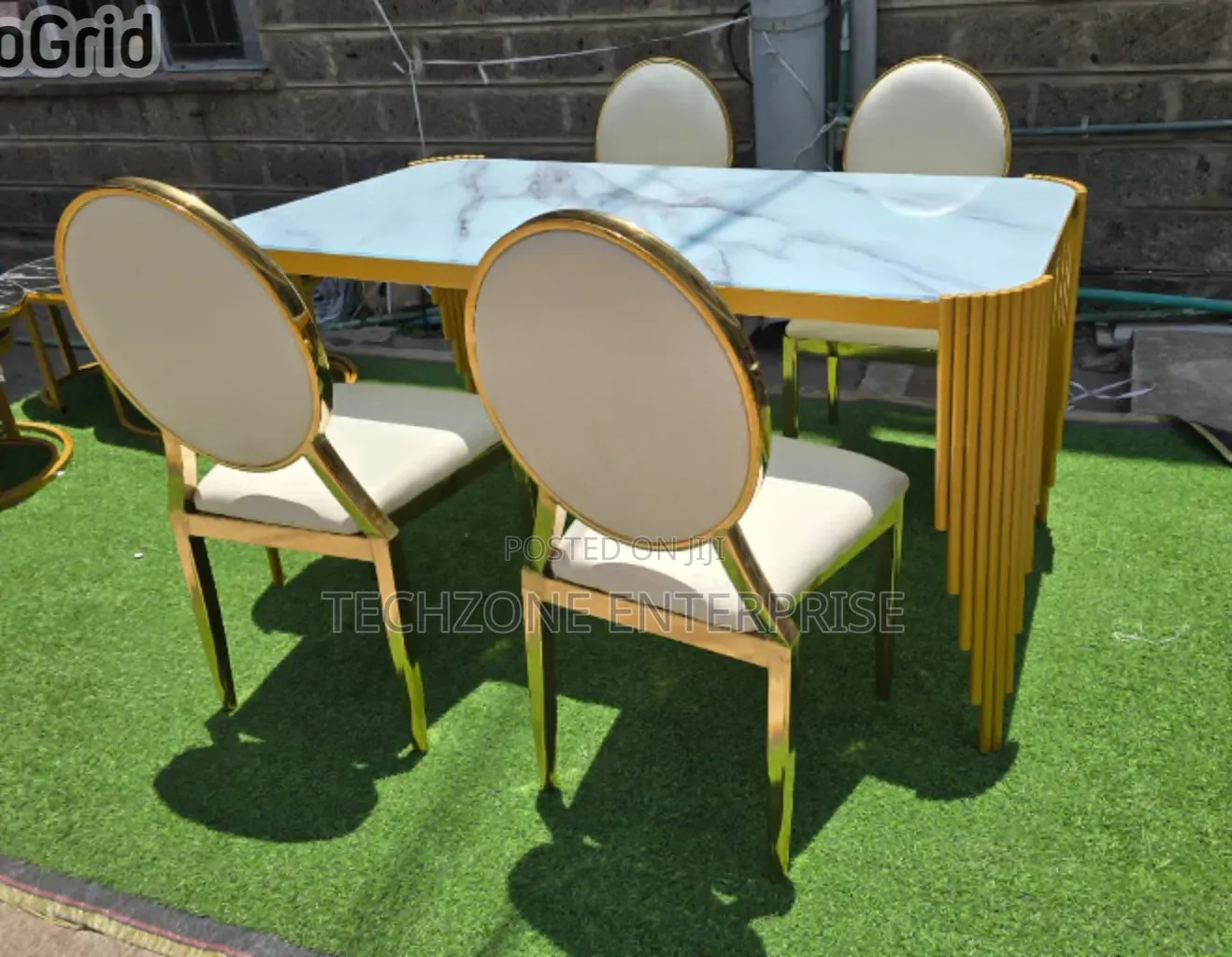 Modern Dinning Table;
Table Top Glass With
Chairs 