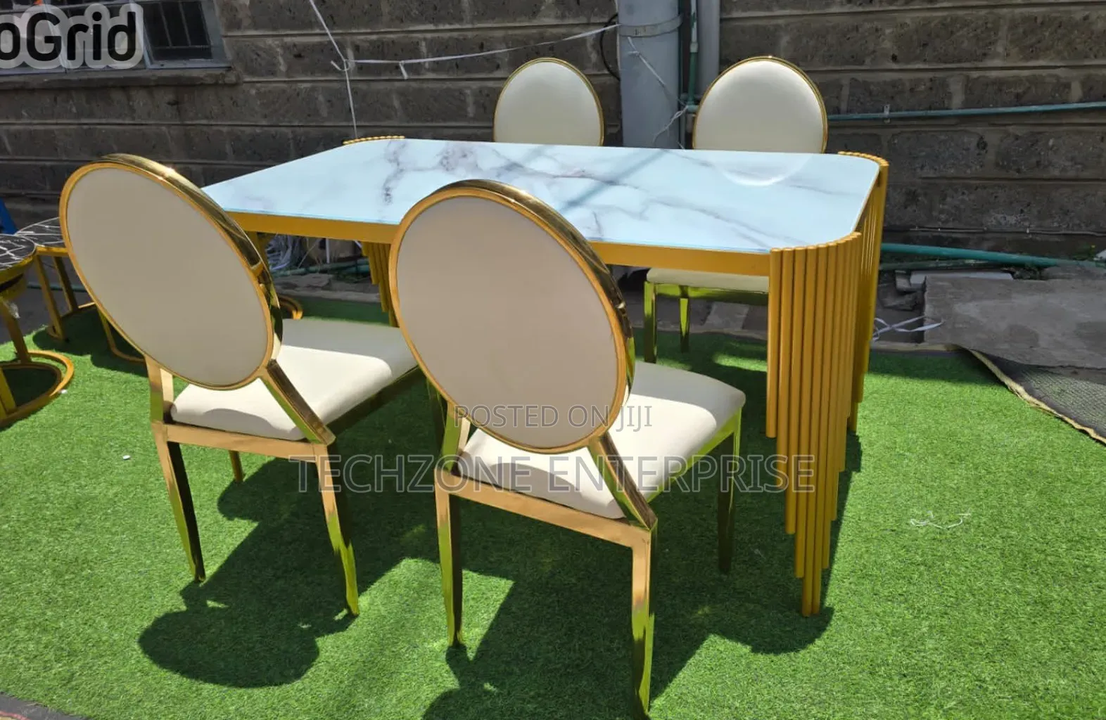 Modern Dinning Table;
Table Top Glass With
Chairs 