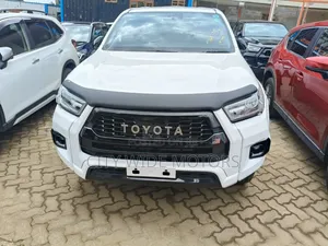 Toyota Hilux 2023 White