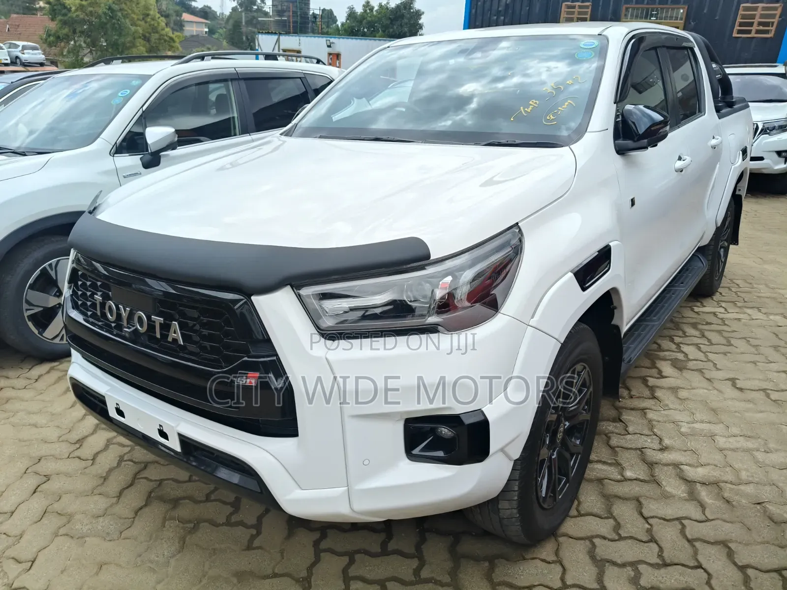Toyota Hilux 2023 White