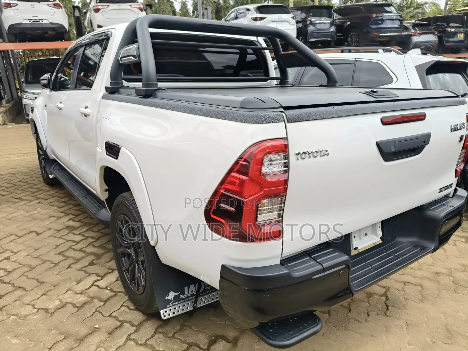 Toyota Hilux 2023 White