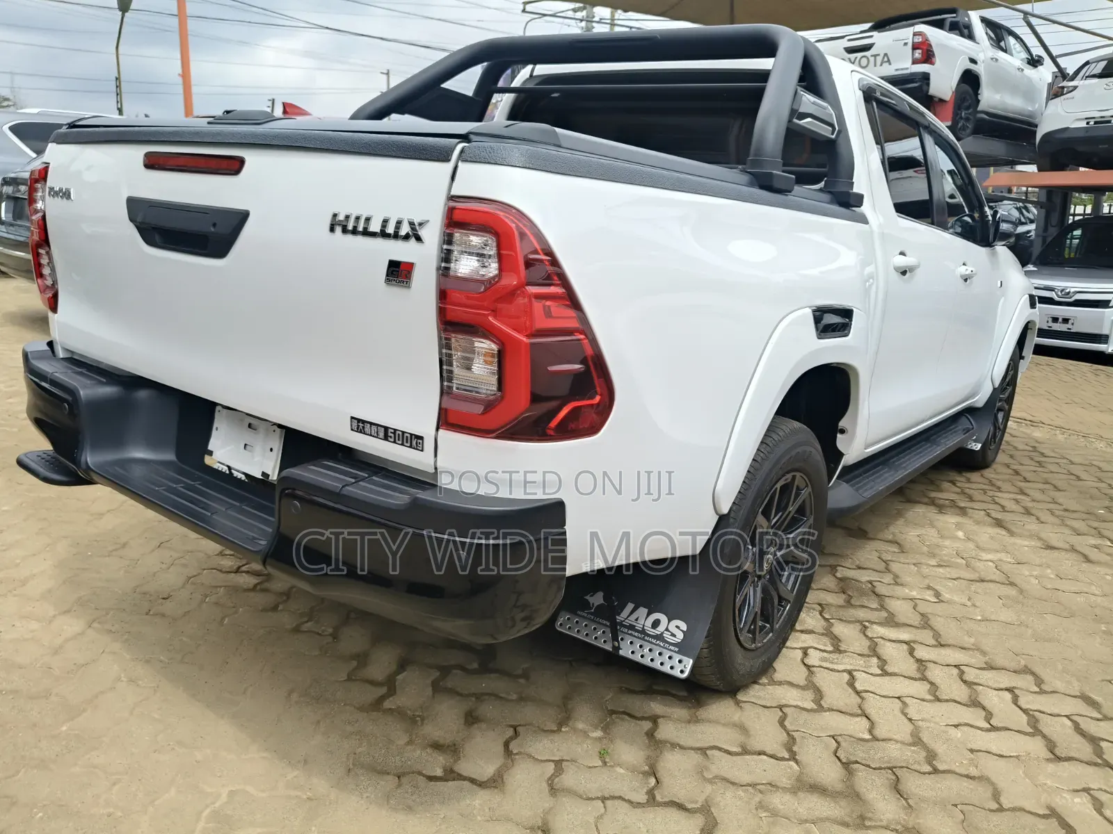 Toyota Hilux 2023 White