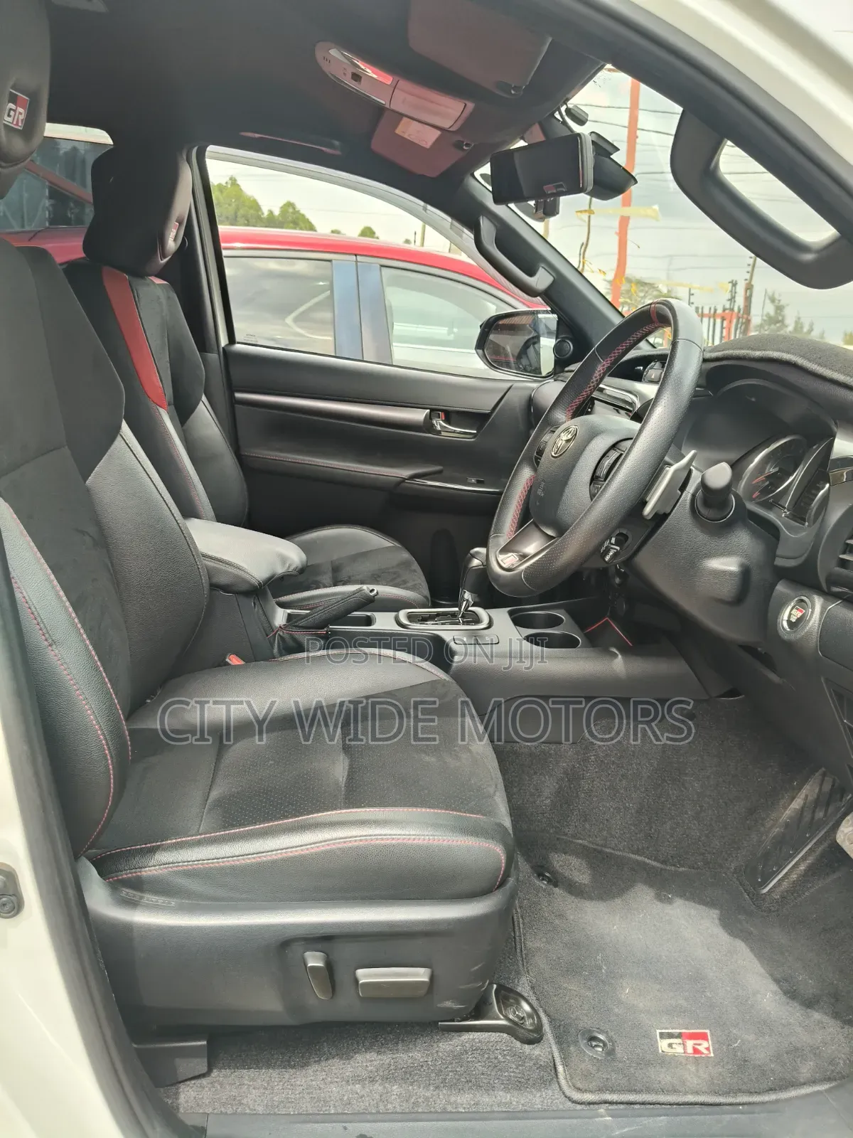 Toyota Hilux 2023 White