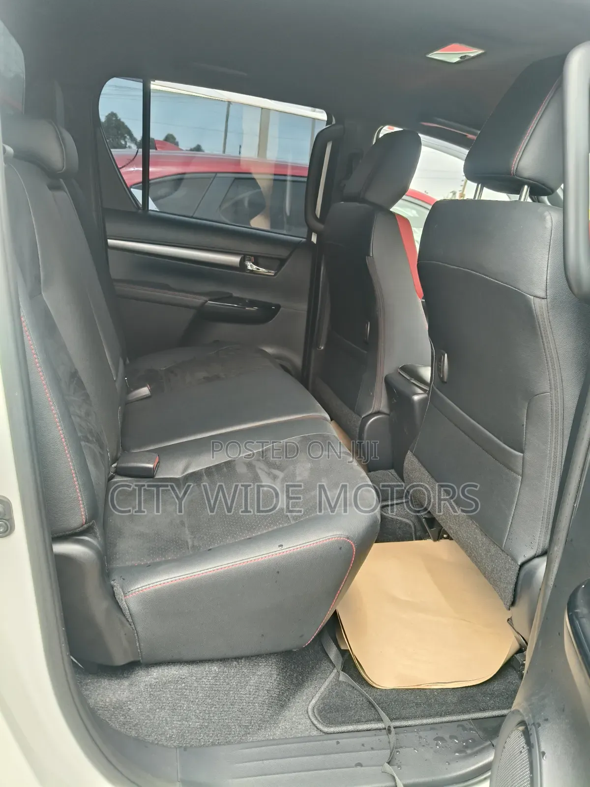 Toyota Hilux 2023 White