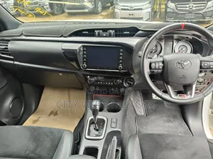 Toyota Hilux 2023 White