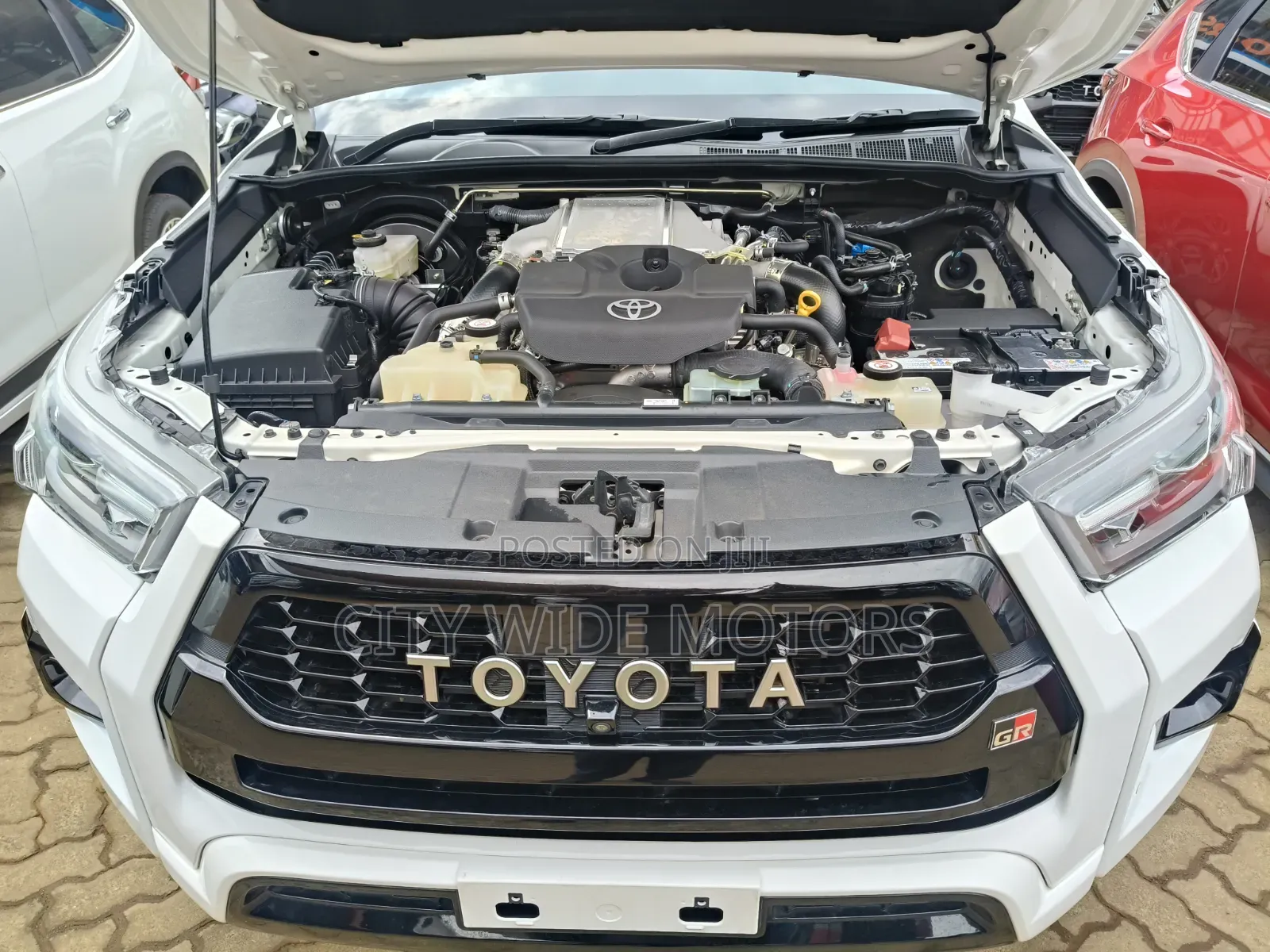 Toyota Hilux 2023 White