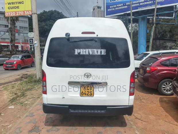 Toyota HiAce 2013 White - thumbnail 4