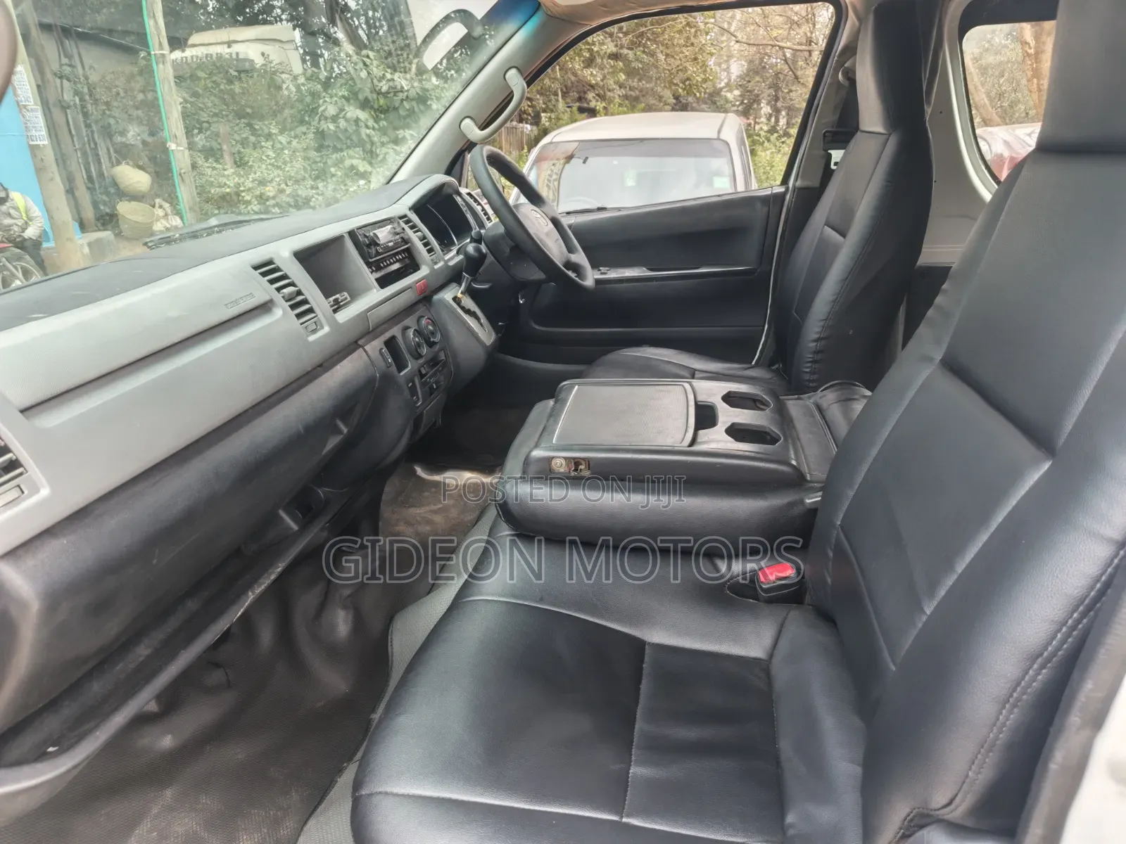 Toyota HiAce 2013 White
