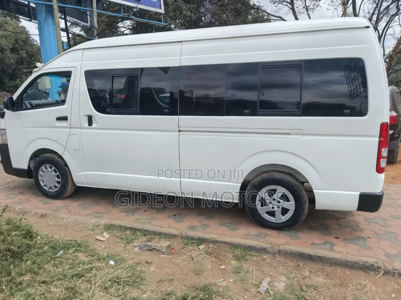 Toyota HiAce 2013 White