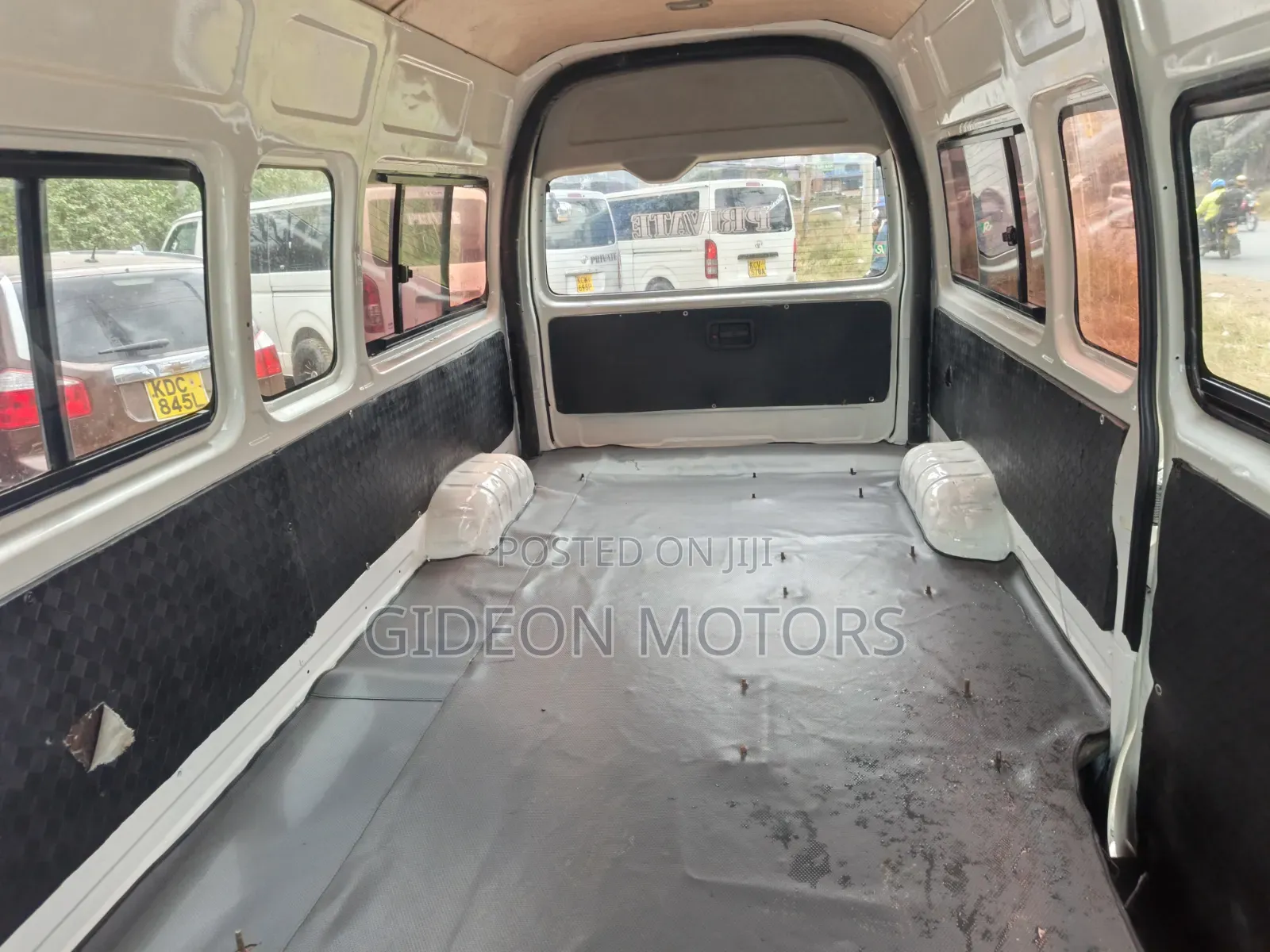 Toyota HiAce 2013 White