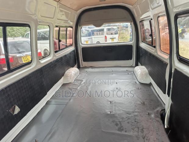 Toyota HiAce 2013 White - thumbnail 11