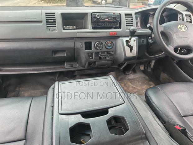 Toyota HiAce 2013 White - thumbnail 12