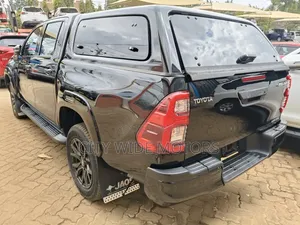 Toyota Hilux 2022 Black