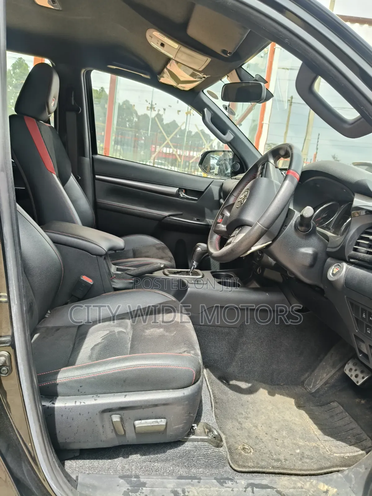 Toyota Hilux 2022 Black