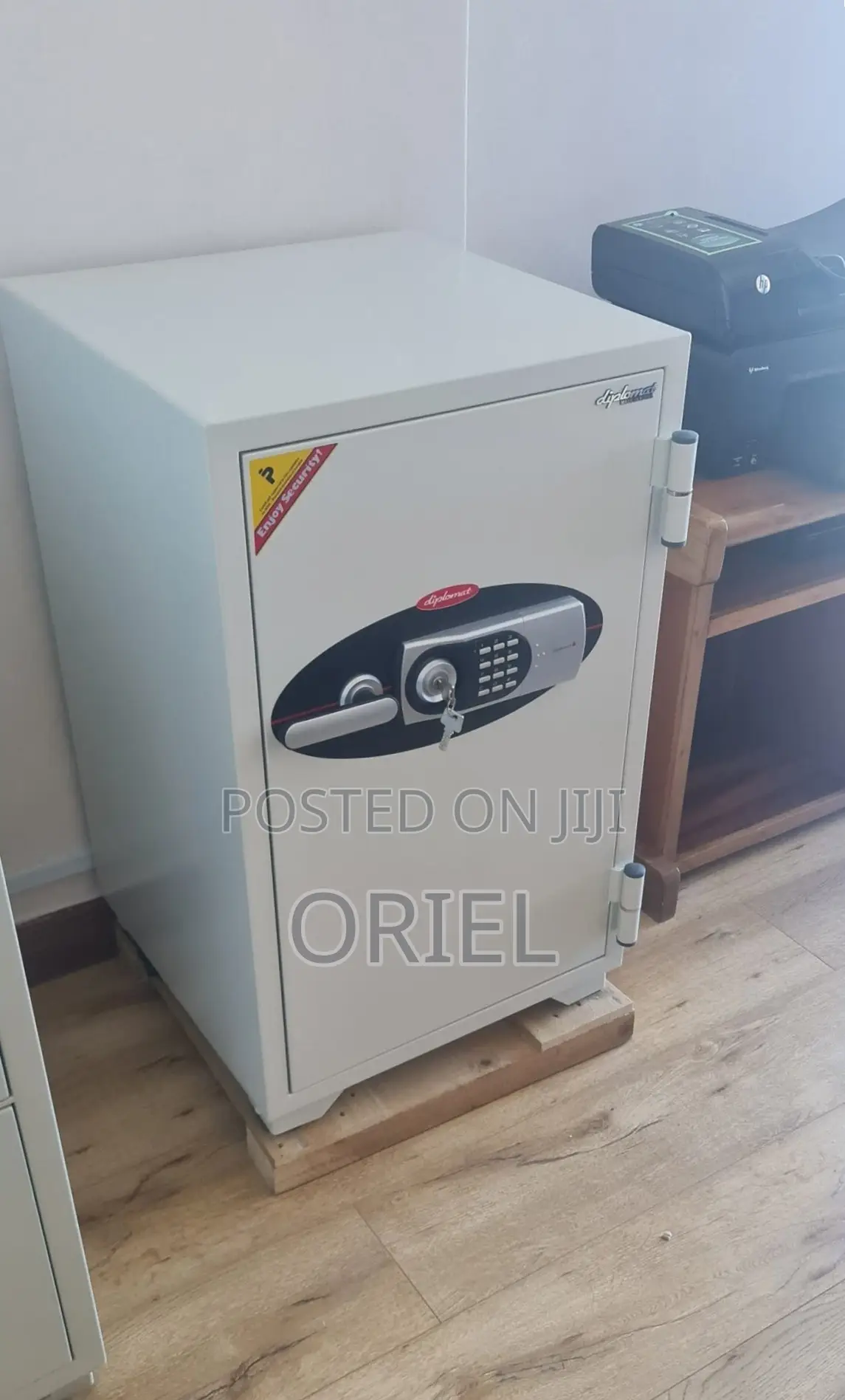 Office Safe : Diplomat Fireproof Safe Model 070EHK – 90Kgs.