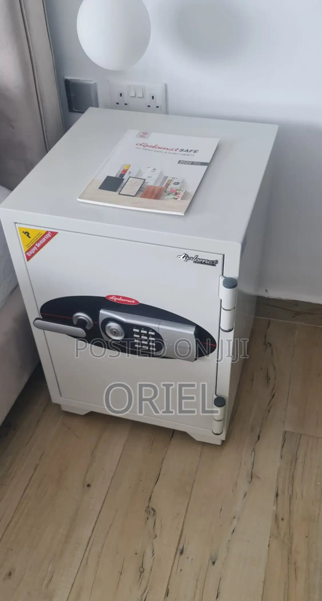 Office Safe : Diplomat Fireproof Safe Model 070EHK – 90Kgs.