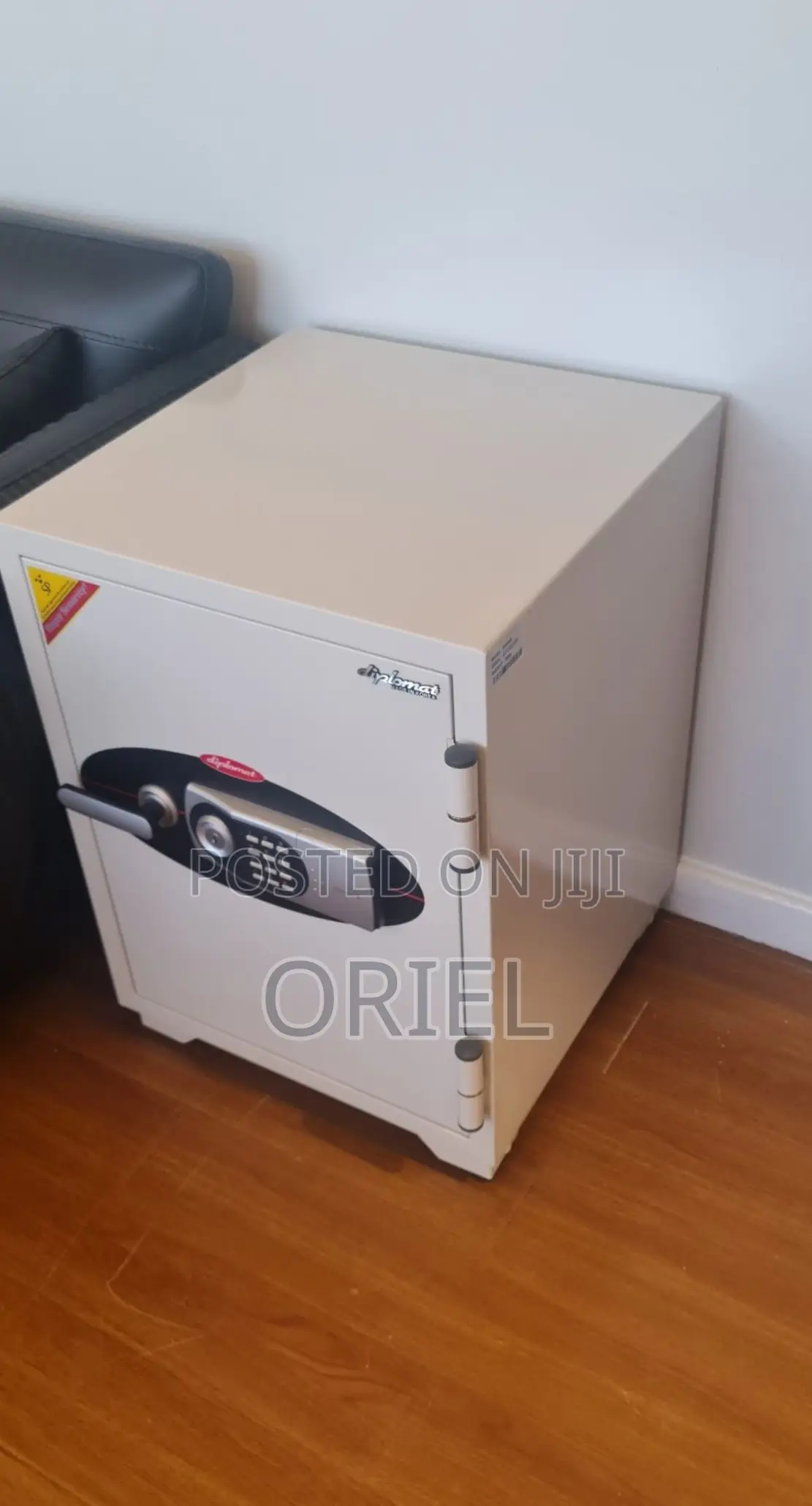 Office Safe : Diplomat Fireproof Safe Model 070EHK – 90Kgs.