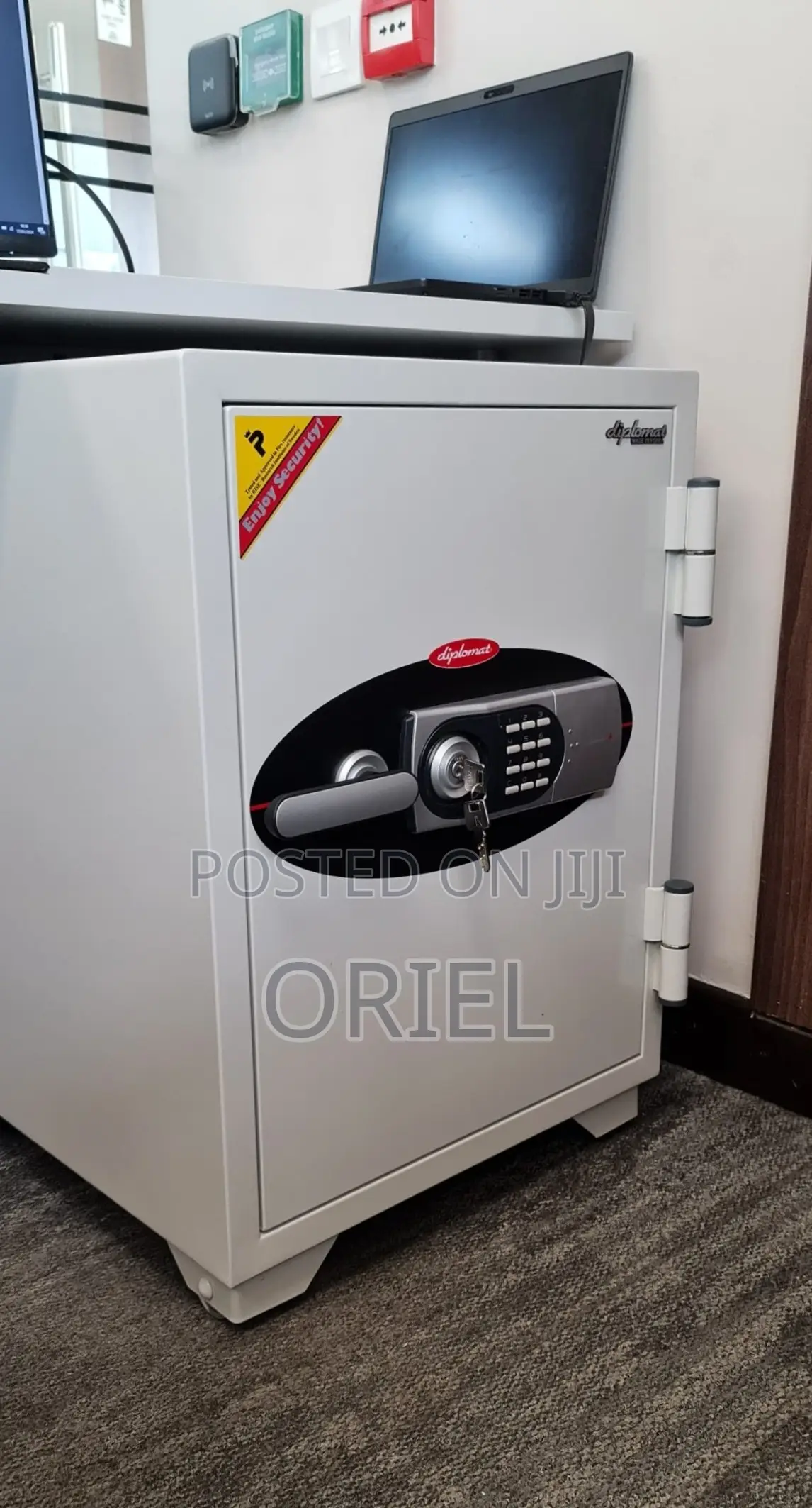Office Safe : Diplomat Fireproof Safe Model 070EHK – 90Kgs.