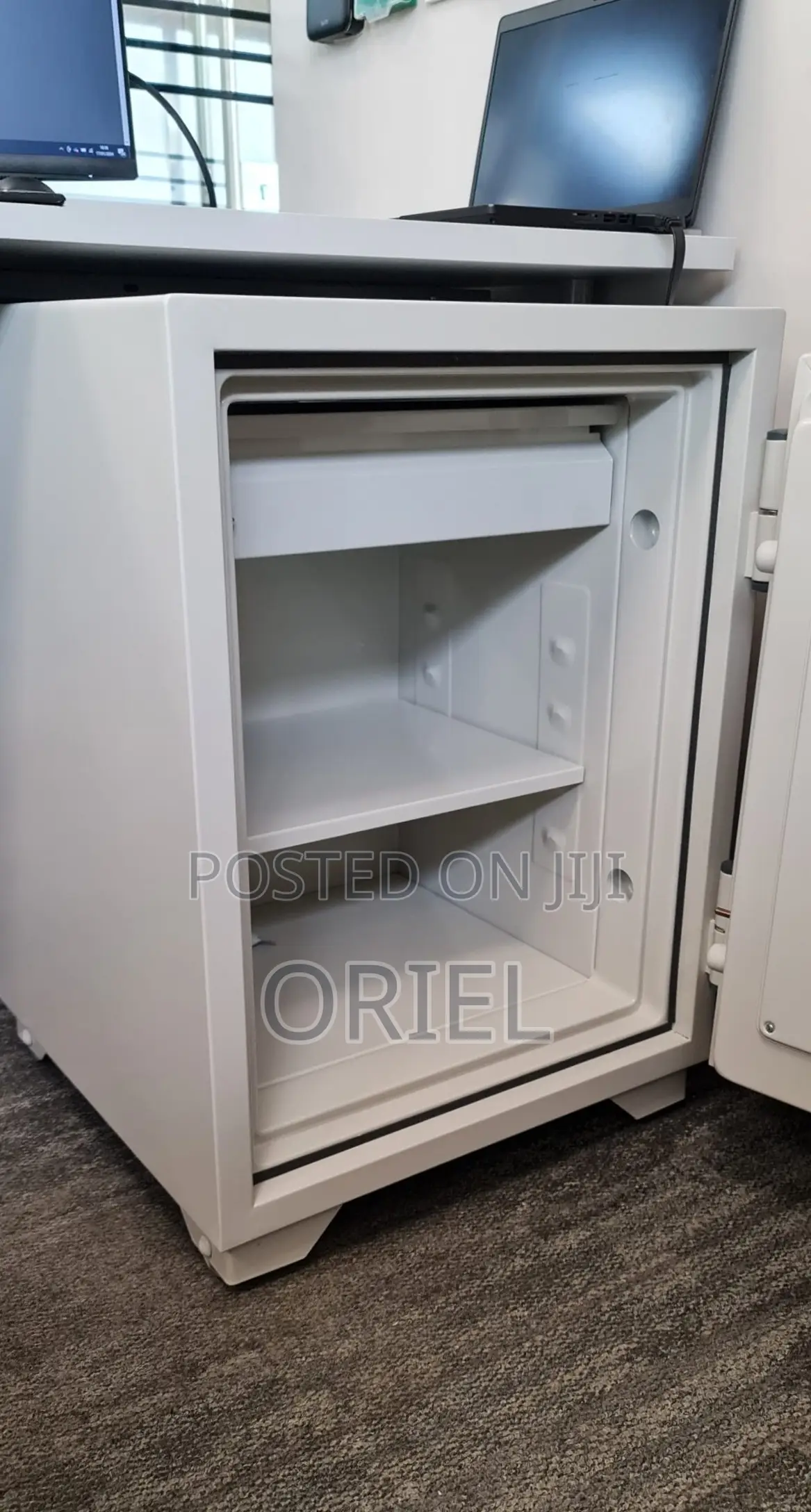 Office Safe : Diplomat Fireproof Safe Model 070EHK – 90Kgs.