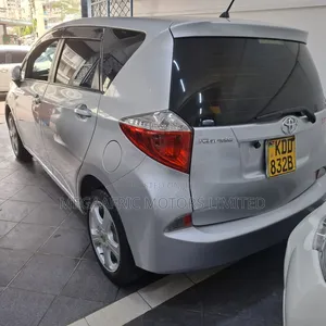 Toyota Ractis 1.5 FWD 2014 Silver