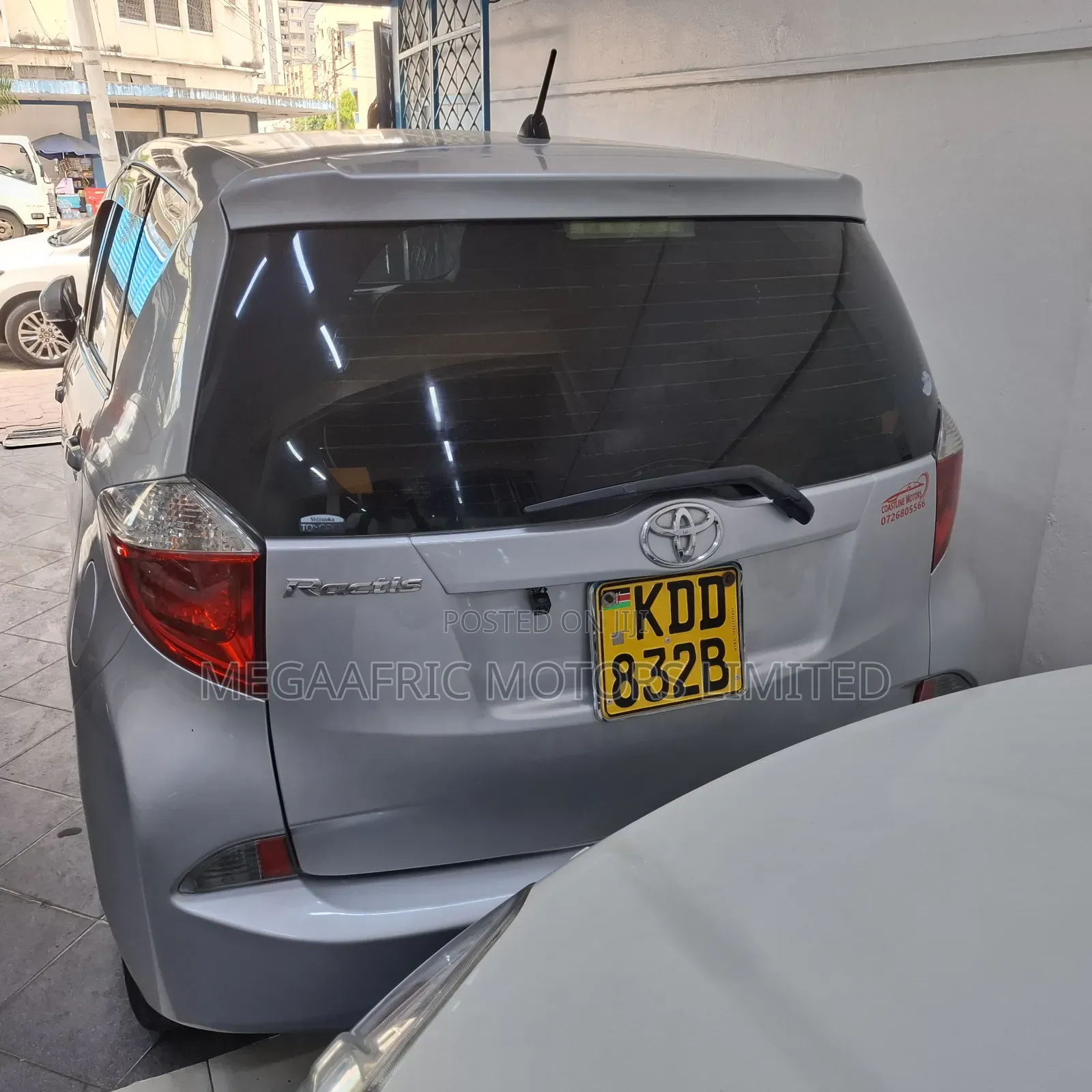 Toyota Ractis 1.5 FWD 2014 Silver