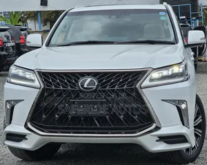 Lexus LX 570 AWD 2019 White