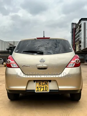 Nissan Tiida 2010 Gold