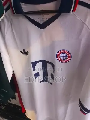 FC Bayern Munichen White Jersey