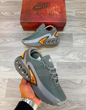Nike Dn Sneakers